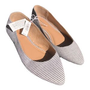 Womens Old Navy Flats 
Size: 6